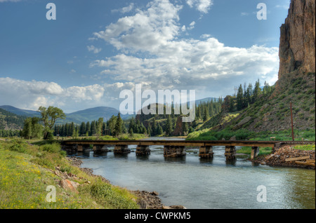 L'ancien Denver & Rio Grande Western Railroad pont sur le Rio Grande à Roue de chariot vide. Banque D'Images