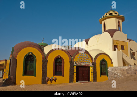 Mosquée de Nubian ,Gharb Soheil Nubian Village sur la rive ouest du Nil à Assouan Egypte suivant Banque D'Images