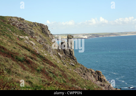 Les falaises de Trewevas Lézard Rinsey Cornwall England UK FR - à mi-chemin entre Praa Sands et Porthleven Banque D'Images