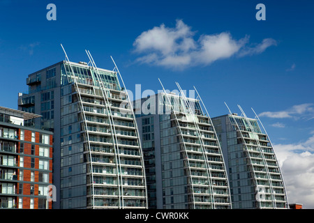 Royaume-uni, Angleterre, Salford Quays, Huron, bassin Bâtiments NV Banque D'Images