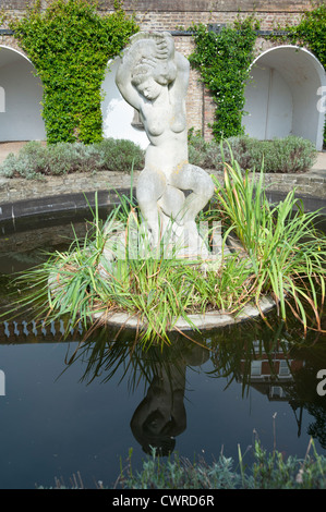 Statue d'Aphrodite ou Betty bulbeux à Richmond Hill Terrace Gardens Richmond upon Thames London UK Banque D'Images