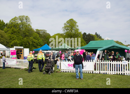 L'organisme de bienfaisance d'apprentissage adultes illimité à la campagne du Lancashire à jour Expérience Witton Country Park rn 2012. Banque D'Images