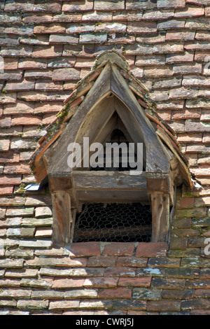 Pigeonier dans le toit d'un mur tour au Chateau de Fenelon, Dordogne, Aquitaine, France Banque D'Images