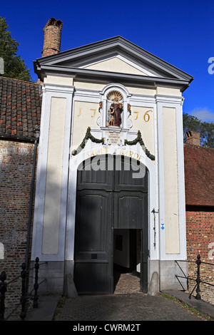 Entrée de Begijnhof, Bruges, Belgique Banque D'Images