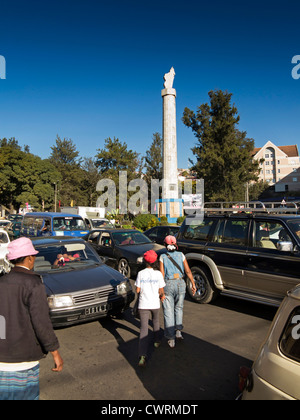 Madagascar, Antananarivo Analamanga, la circulation, les personnes qui traversent, Avenue de l'indépendance Banque D'Images