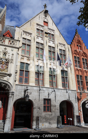 Vieille maison sans frais à la place de Jan van Eyck, Bruges, Belgique Banque D'Images