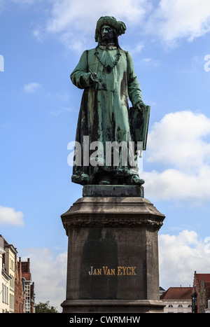 Statue de 15e siècle, le peintre Jan Van Eyck, Jan Van Eyck au Square, Bruges, Belgique Banque D'Images