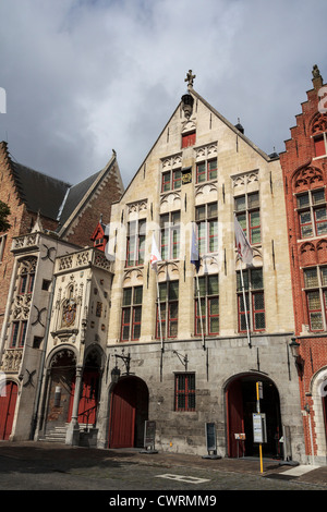 Vieille maison sans frais à la place de Jan van Eyck, Bruges, Belgique Banque D'Images