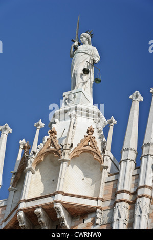 Statue de la justice, du palais des Doges, Venise, Italie. Banque D'Images