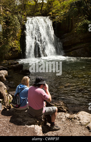 Royaume-uni, Angleterre, dans le Yorkshire, Malham, Janet's Foss cascade, accueil de Jennet, reine des fées Banque D'Images