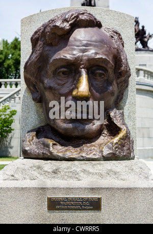 Sculpture par Gutzon Borglum devant la tombe du président Abraham Lincoln, le cimetière d'Oak Ridge, Springfield, Illinois, États-Unis Banque D'Images