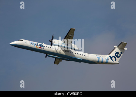 Flybe De Havilland Canada DHC-8-402Q Dash 8 décoller à l'aéroport de Manchester Banque D'Images