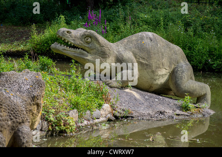 Mosasaurus, Crystal Palace Park dinosaures par le sculpteur Benjamin Waterhouse Hawkins Banque D'Images