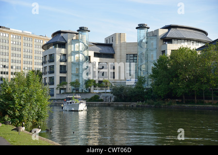 Vue sur la rivière Thames, de Christchurch Meadows, Caversham, Reading, Berkshire, Angleterre, Royaume-Uni Banque D'Images