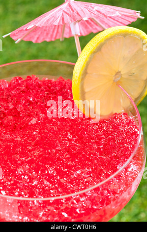 Strawberry Daiquiri Melon décorées en face d'un mur de bois Banque D'Images