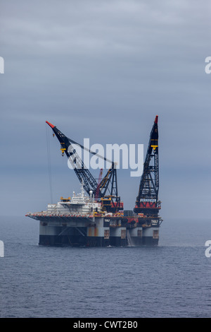 La construction en eau profonde (DCV) navire Thialf. Une péniche de construction maritime levage lourd. Une partie de la flotte Heerema Banque D'Images