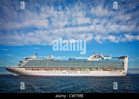 USA. Le Maine. Navire de croisière des Caraïbes 'Princess' ancré au large. Banque D'Images