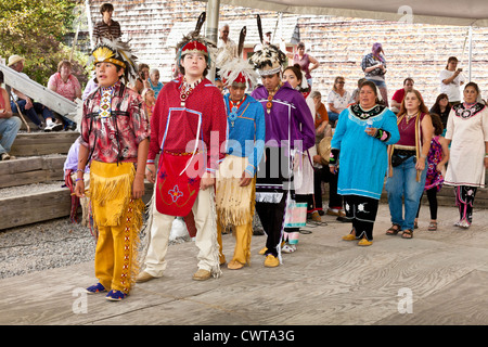 La danse sociale au Musée Iroquois Festival, Schoharie comté, État de New York Banque D'Images