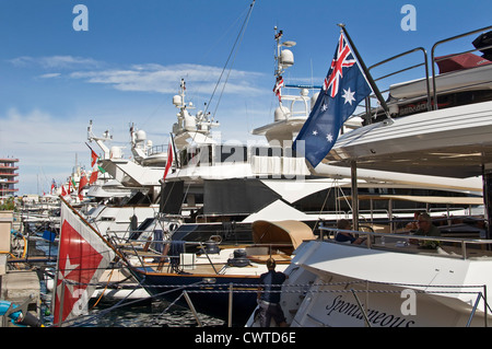Bateaux de luxe dans le port de Monaco Monte-Carlo Banque D'Images