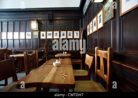 Cafe Gandolfi avait la première machine à cappuccino à Glasgow. Il a ouvert ses portes en 1979. Albion Street, Glasgow, ville marchande. Banque D'Images