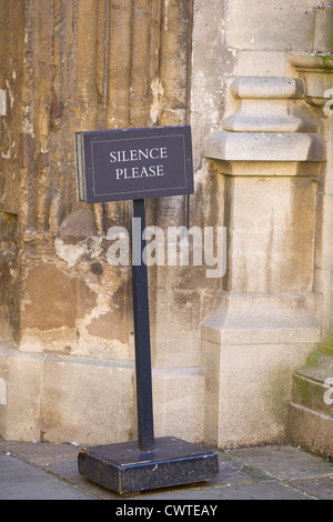 De l'information signe de silence à l'extérieur de la Bodleian Library, à l'Université d'Oxford Banque D'Images