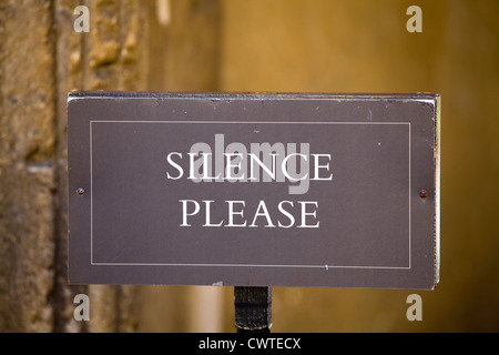 De l'information signe de silence à l'extérieur de la Bodleian Library, à l'Université d'Oxford Banque D'Images