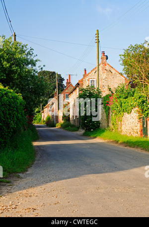 Une vue de cottages Norfolk traditionnel dans le village côtier de Salthouse, Norfolk, Angleterre, Royaume-Uni. Banque D'Images