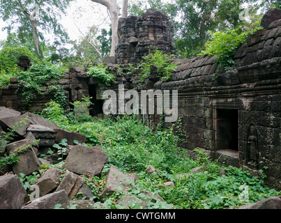 Ruines du temple de Banteay Chhmar, partiellement envahies par la jungle, dans la province de Banteay Meanchey, au nord-ouest de l'Cambodge Banque D'Images