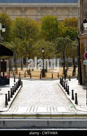 Paris, France. Ile de la Cite. Place Dauphine vu de Rue Henri-Robert Banque D'Images