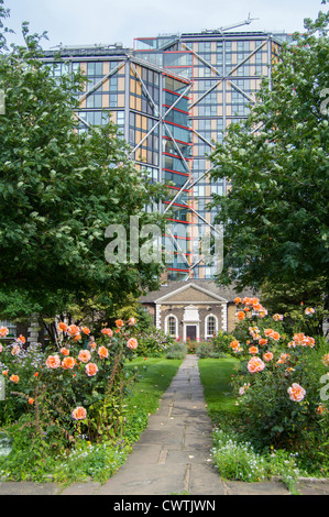 Hopton, hospices de Hopton Street, avec Neo Bankside derrière, à côté de la Tate Modern, Southwark, Londres SE1 Banque D'Images