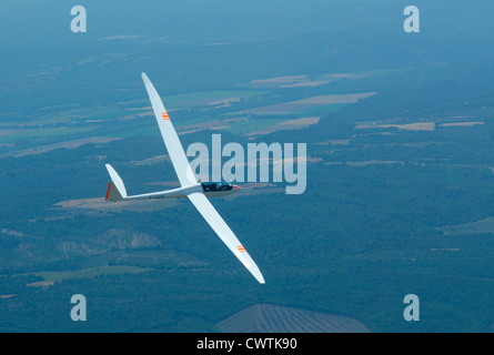 Vue aérienne d'avion planeur Duo Discus volant près de aérodrome de Vinon sur verdon, Var, France Banque D'Images