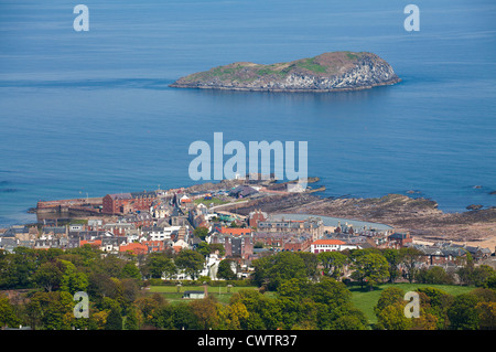 Vue de North Berwick Law vers l'île de Craigleith, North Berwick, East Lothian, en Ecosse. Banque D'Images