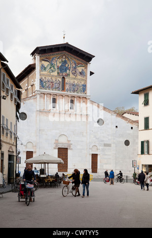 Lucca, Basilica di San Frediano, 13ème siècle avec mosaïque par Berlinghieri. La toscane, italie Banque D'Images