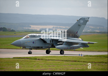 Panavia Tornado Gr4 de la préparation pour le décollage à partir de la RAF Lossiemouth sur le Moray Firth. 8357 SCO Banque D'Images