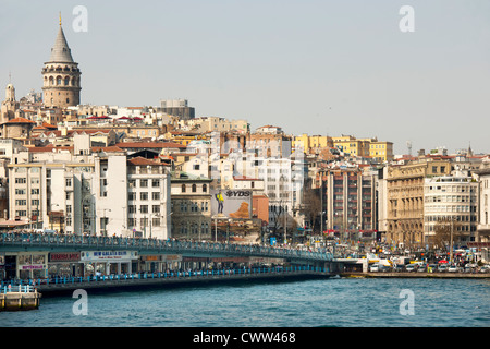 La Turquie, Istanbul, Beyoglu, Blick auf und den Galataturm Karaköy. Banque D'Images