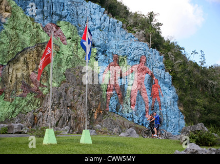 Murale de la Préhistoire, Vive La Aventura, Valle de Vinales, Valle de Vieales Valley, Pinar del Rio, Cuba Banque D'Images