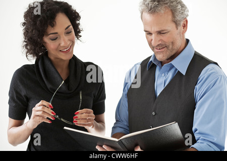 Business people talking in office Banque D'Images