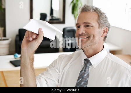 Businessman Playing with paper airplane Banque D'Images