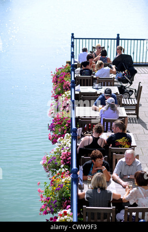 Le restaurant West Quay et le pub Wethercuillers de Brighton Marina East Sussex, Royaume-Uni Banque D'Images