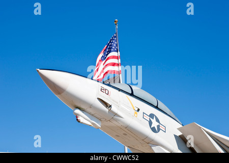 F-14A Tomcat fighter jet en face du Musée national de l'aéronavale Pensacola, FL Banque D'Images