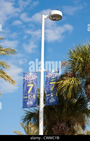 Panneau indiquant les aires de stationnement dans le parking du Tropicana Field Stadium à St. Petersburg, Floride Banque D'Images