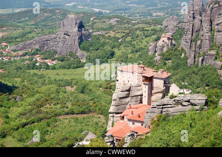 Vue de dessus sur le Rousannou - monastère Sainte Barbara, Météores, Grèce Banque D'Images