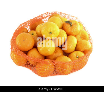 Un tas d'oranges emballées dans des filets, isolated on white Banque D'Images