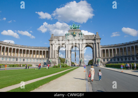 L'Arc de triomphe dans le Parc du Cinquantenaire à Bruxelles Belgique Banque D'Images