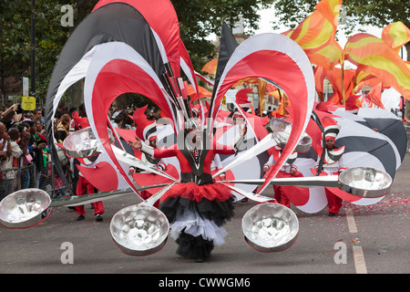 Le carnaval de Notting Hill à Londres, Groupe Masquerade 2000 Mas Band Banque D'Images