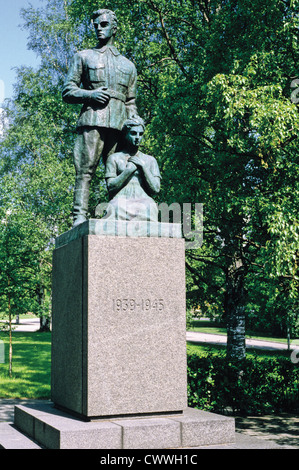 Sculpture connue sous le nom de Mikkeli, héros du cimetière rural, Mikkeli, Finlande Banque D'Images