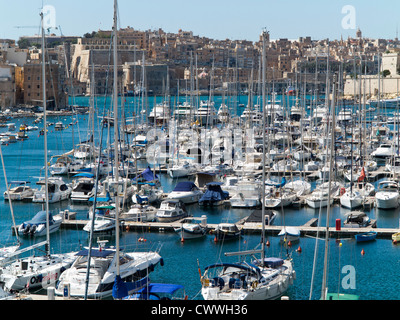 Bateaux amarrés dans le Grand Port de La Valette, île de Malte, Méditerranéenne Banque D'Images