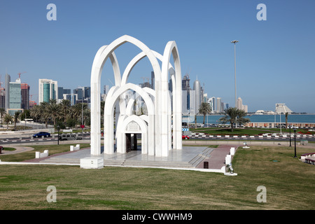 Monument islamique dans la ville de Doha, au Qatar, au Moyen-Orient Banque D'Images