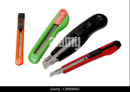 Les couteaux pour la découpe du papier de différentes couleurs et tailles Banque D'Images