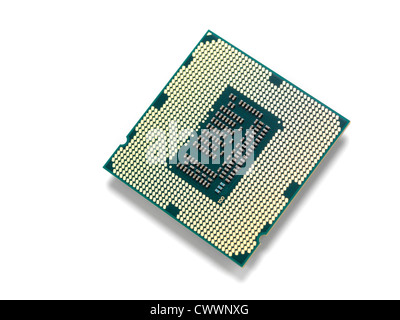 Processeur Intel i7 3770K avec processeur LGA 1155 socket processeur isolé sur fond blanc Banque D'Images